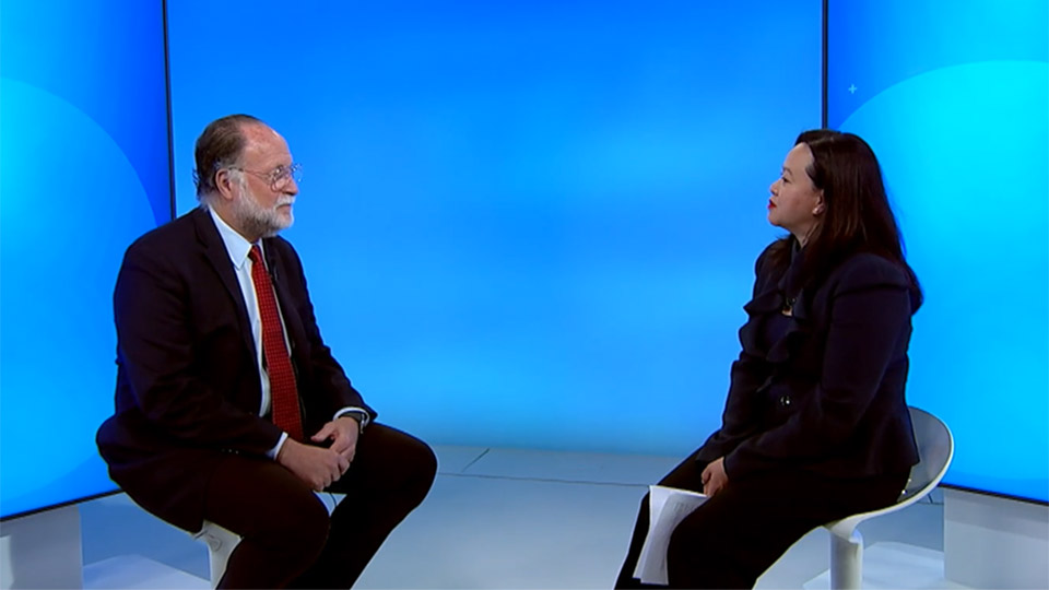 Harvard economist Ricardo Hausmann sitting with Intan Hamdan-Livramento from WIPO