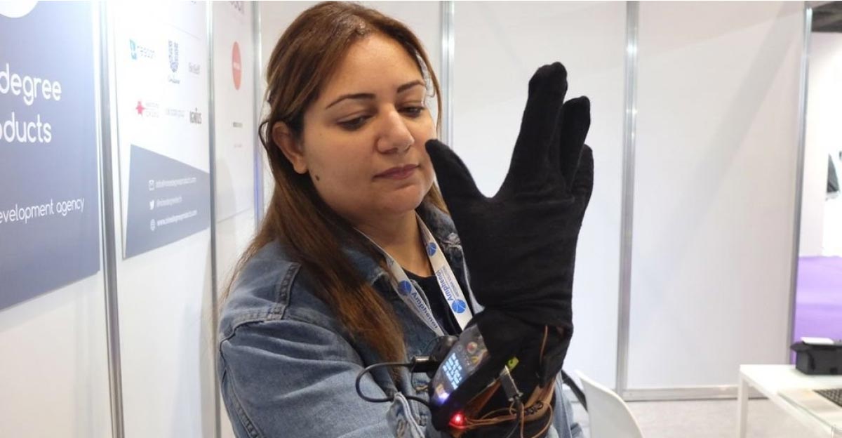 BrightSign: a smart glove that gives a voice to those who cannot speak