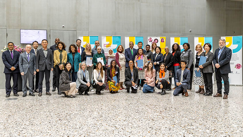 Photo des participants et organisateurs à la cérémonie de remise des prix